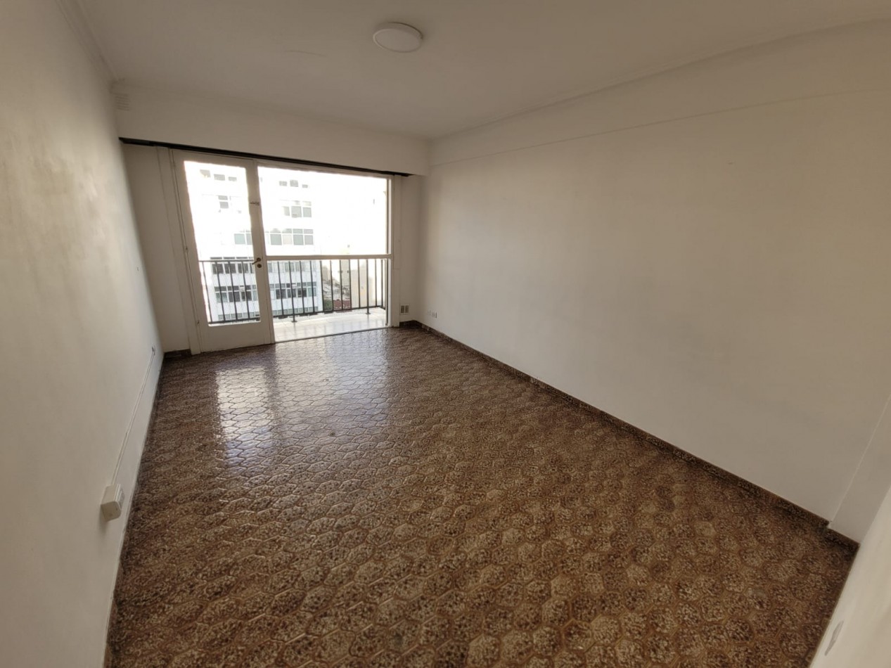 VENTA DOS AMBIENTES CON BALCON - PLAZA MITRE -