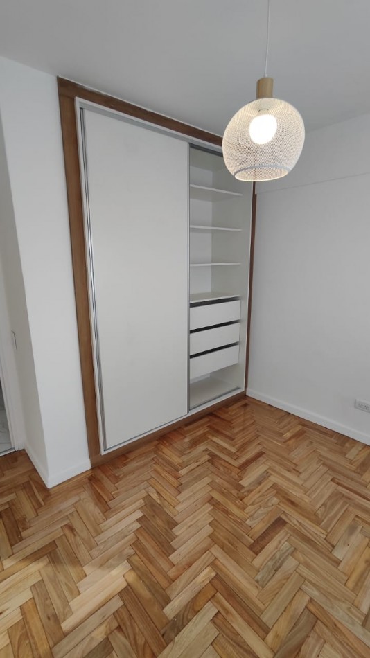 VENTA 3 AMBIENTES CON BALCON Y COCHERA-CENTRO-
