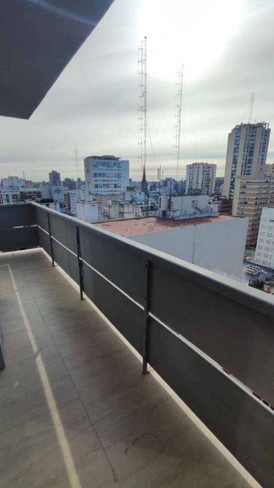 VENTA 3 AMBIENTES CON BALCON Y COCHERA-CENTRO-