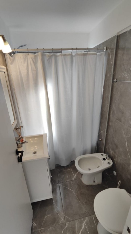 VENTA 3 AMBIENTES CON BALCON Y COCHERA-CENTRO-