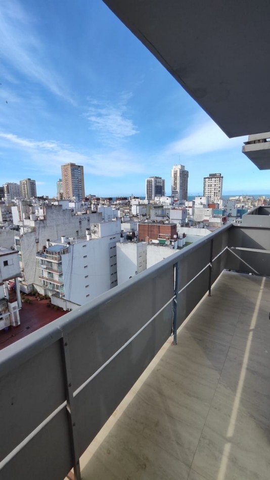 VENTA 3 AMBIENTES CON BALCON Y COCHERA-CENTRO-