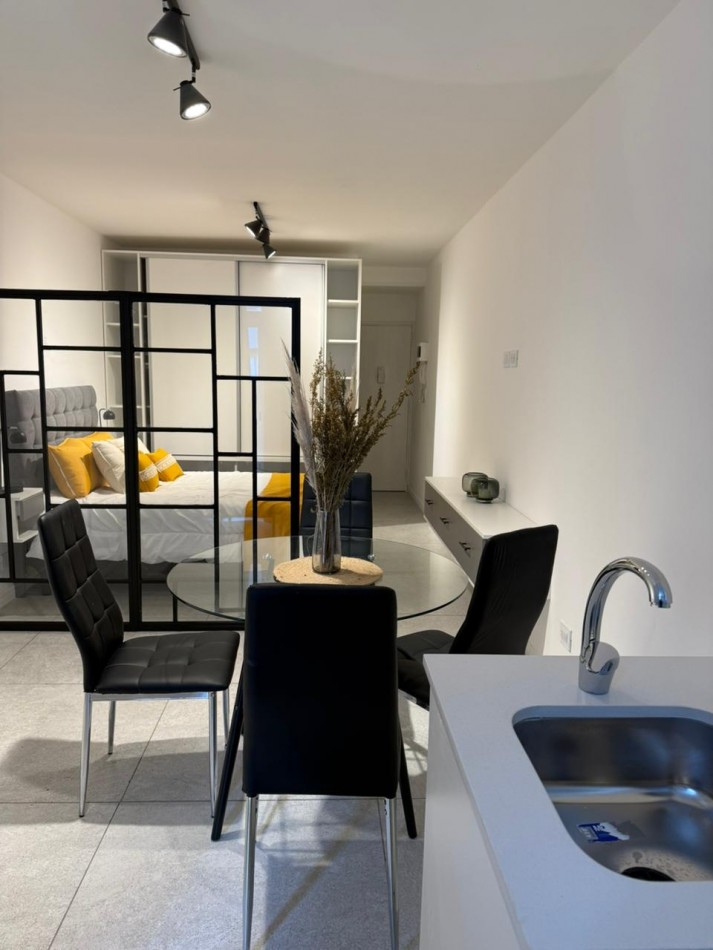 VENTA MONOAMBIENTE CON BALCON - PLAZA MITRE-
