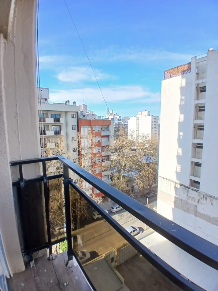 VENTA DOS AMBIENTES RECICLADO CON BALCON -PLAZA MITRE-