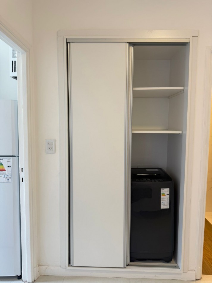 MONOAMBIENTE CON BALCON A LA CALLE - PLAZA COLON-