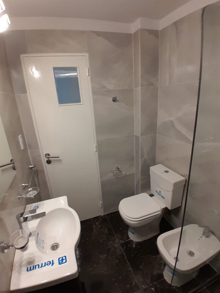 VENTA 2 AMBIENTES CON DEPENDENCIA Y COCHERA - CENTRO -