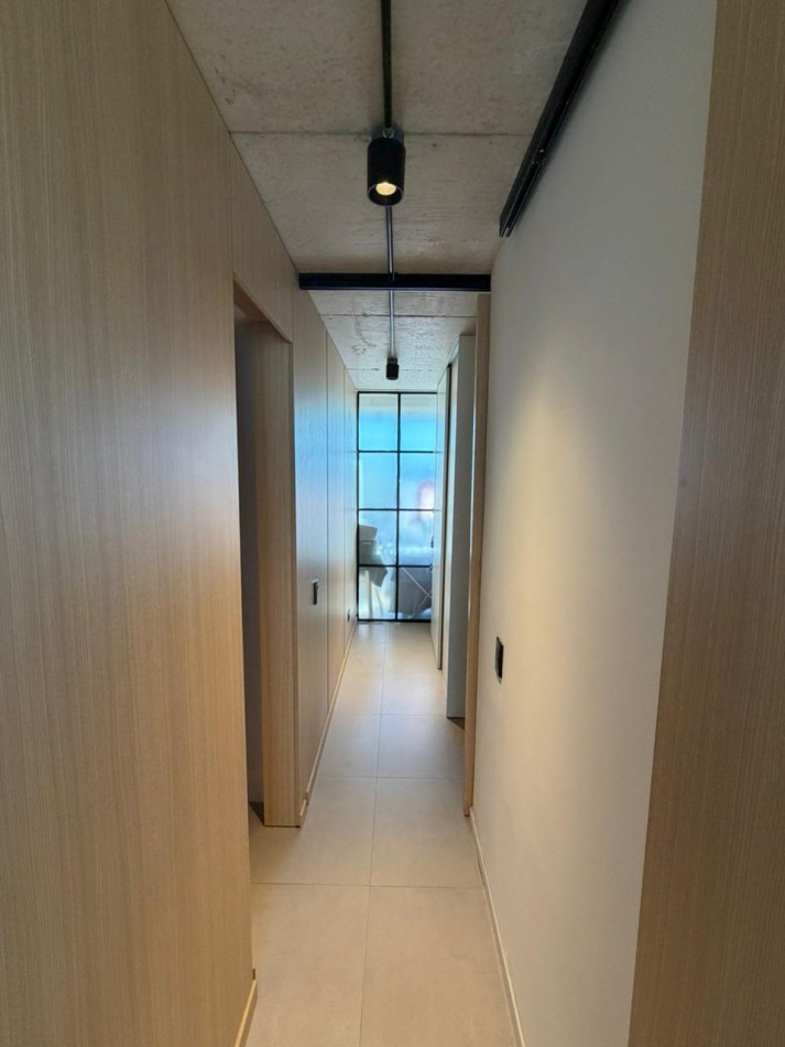 VENTA SEMIPISO 3 AMBIENTES CON BALCON Y COCHERA- GUEMES -