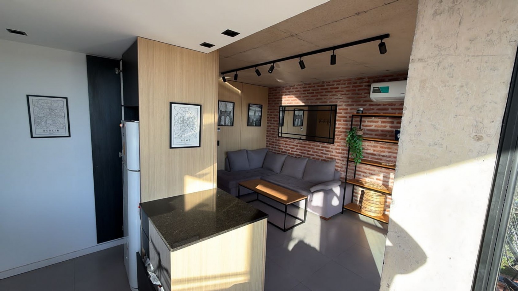 VENTA SEMIPISO 3 AMBIENTES CON BALCON Y COCHERA- GUEMES -