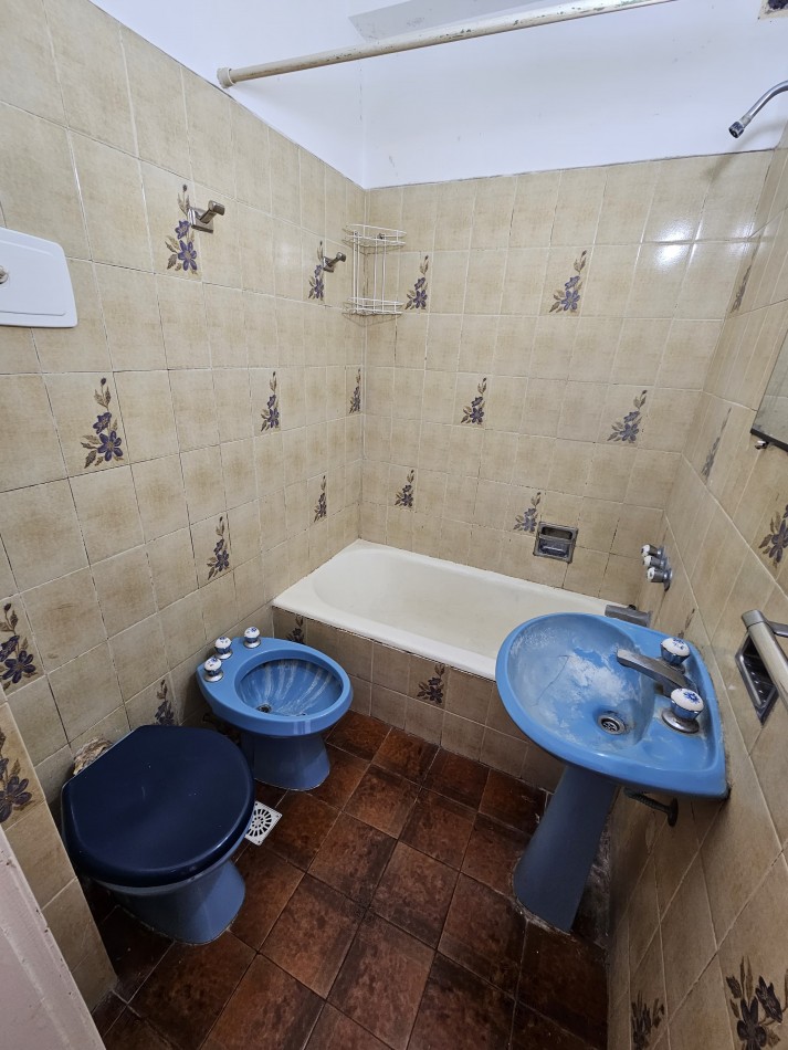 VENTA 2 AMBIENTES CON DEPENDENCIA Y VISTA LATERAL AL MAR - LA PERLA-