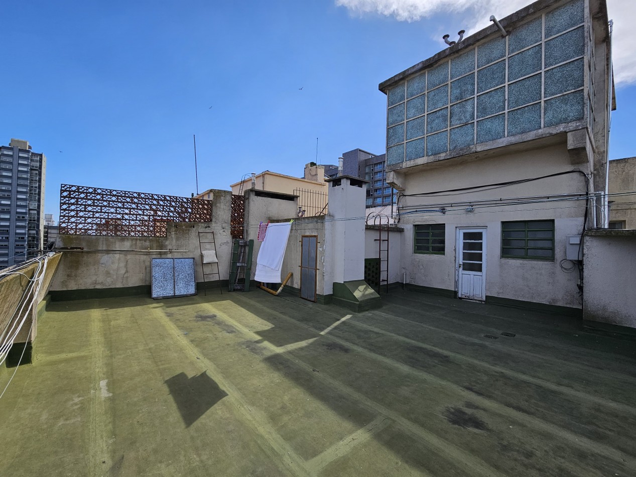 VENTA 2 AMBIENTES CON DEPENDENCIA Y VISTA LATERAL AL MAR - LA PERLA-