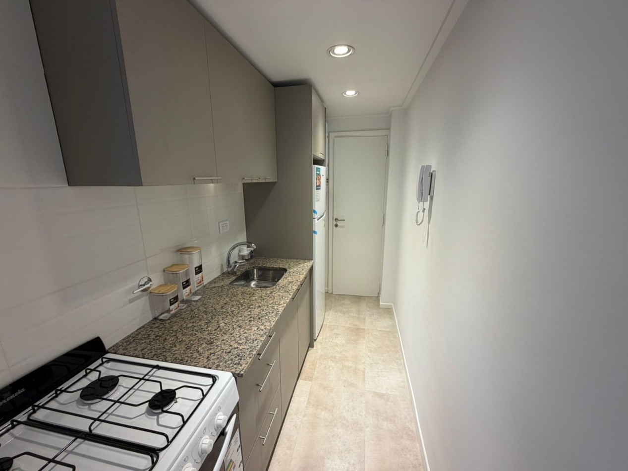 VENTA! 2 AMBIENTES CON DEPENDENCIA - PLAZA COLON-