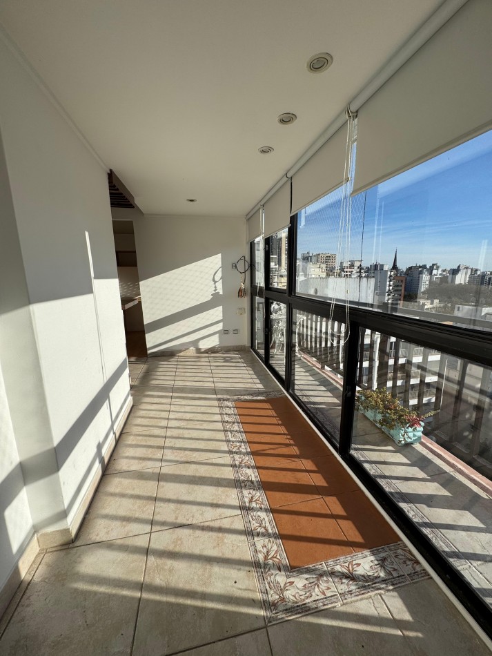 VENTA PISO DE 4 AMBIENTES CON BALCON Y VISTA AL MAR -LOMA DE SANTA CECILIA-