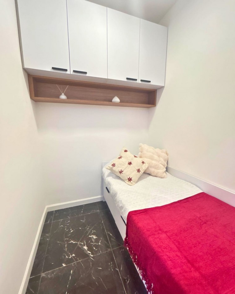VENTA 2 AMBIENTES CON DEPENDENCIA Y BALCON -PLAZA COLON-