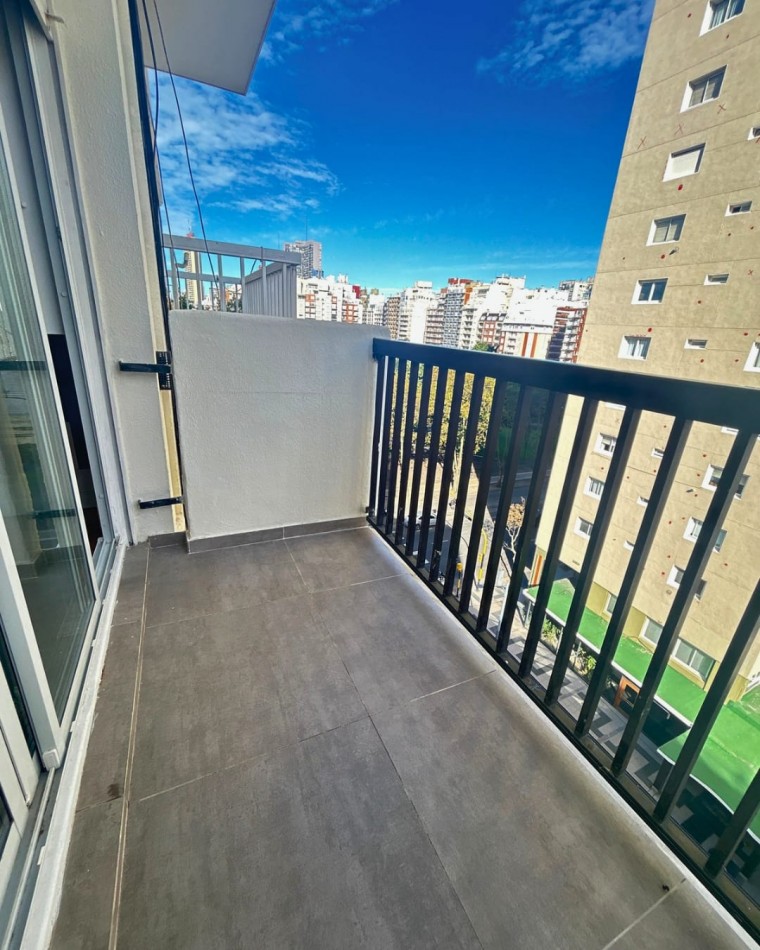 VENTA 2 AMBIENTES CON DEPENDENCIA Y BALCON -PLAZA COLON-