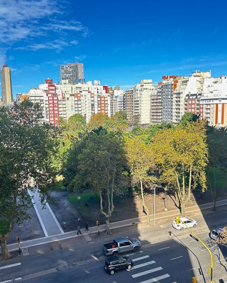 VENTA 2 AMBIENTES CON DEPENDENCIA Y BALCON -PLAZA COLON-