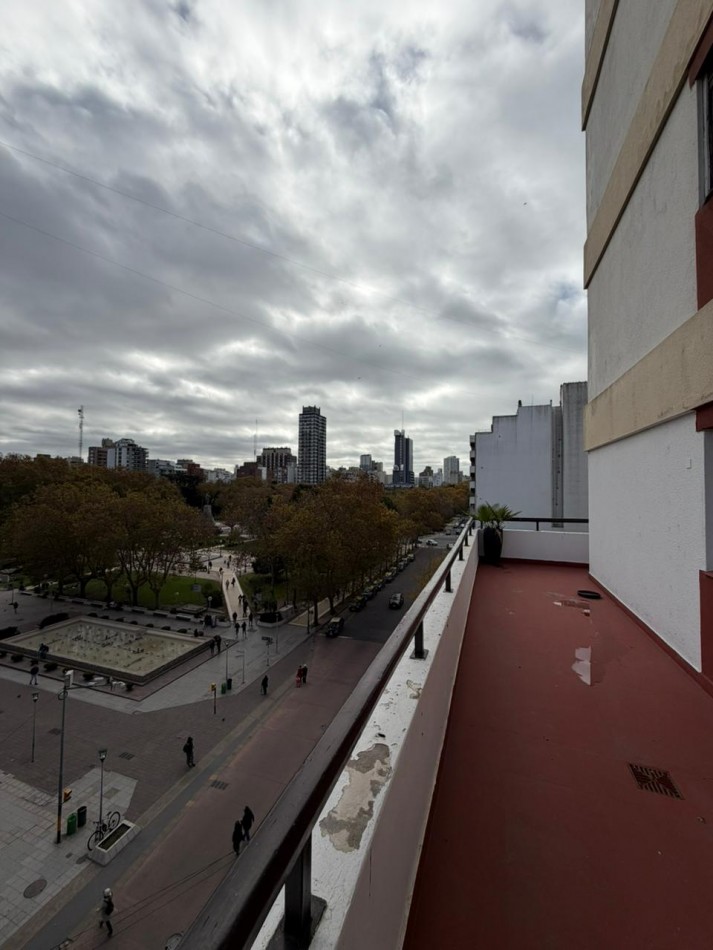 VENTA 4 AMBIENTES CON BALCON Y COCHERA - CENTRO -