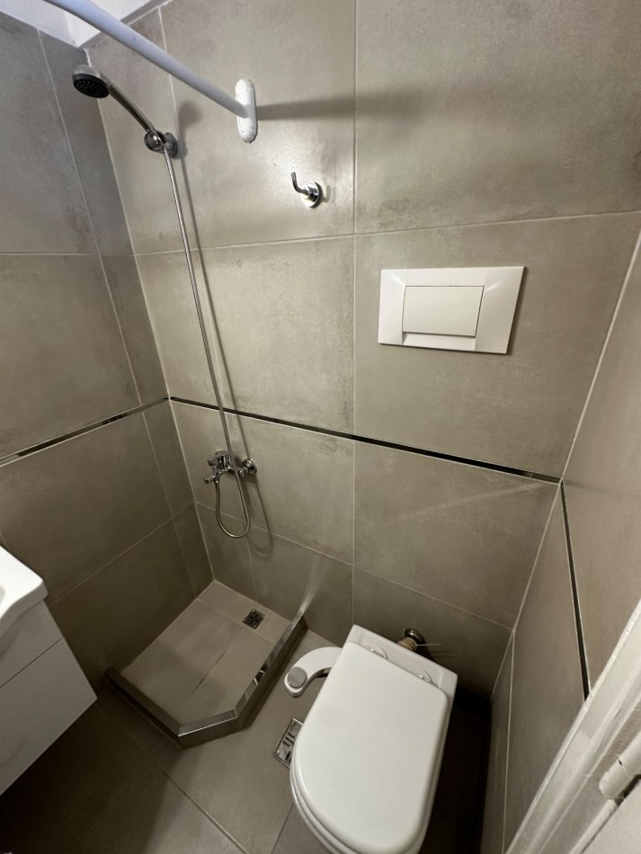 VENTA MONOAMBIENTE LATERAL CON BALCON - PLAZA COLON-