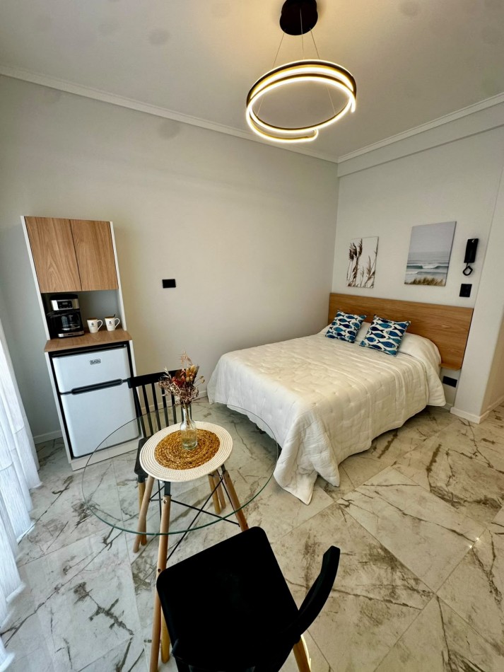 VENTA MONOAMBIENTE LATERAL CON BALCON - PLAZA COLON-