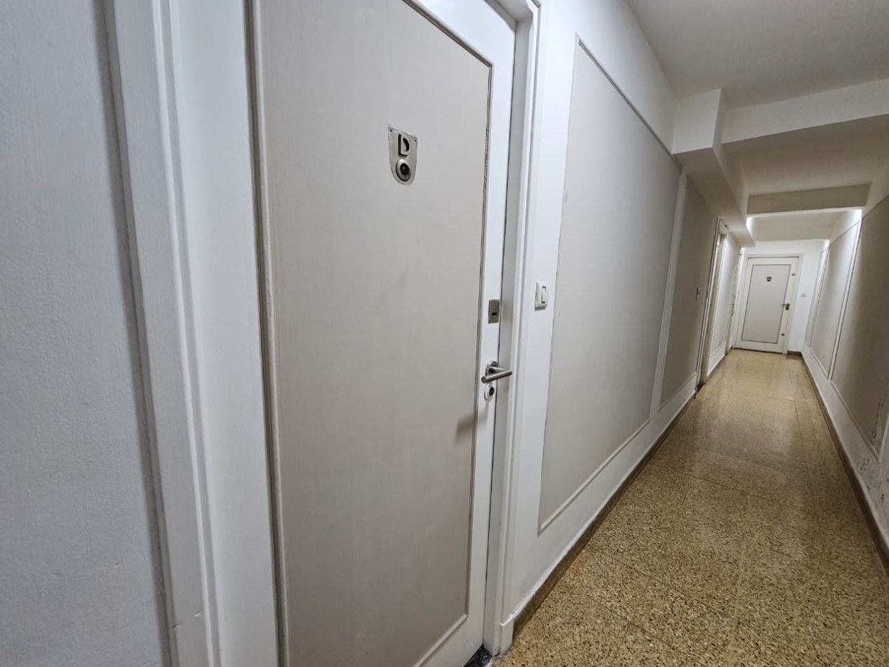VENTA 2 AMBIENTES CON PARRILLA RECICLADO - PLAZA COLON-