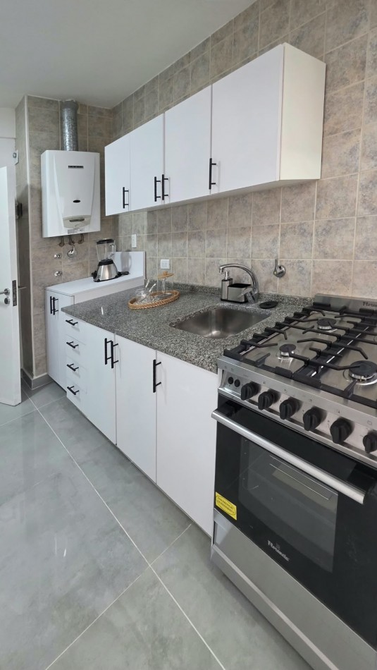 VENTA 2 AMBIENTES CON DEPENDENCIA Y BALCON - PLAZA COLON -