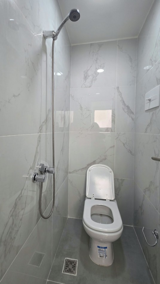 VENTA 2 AMBIENTES CON DEPENDENCIA Y BALCON - PLAZA COLON -