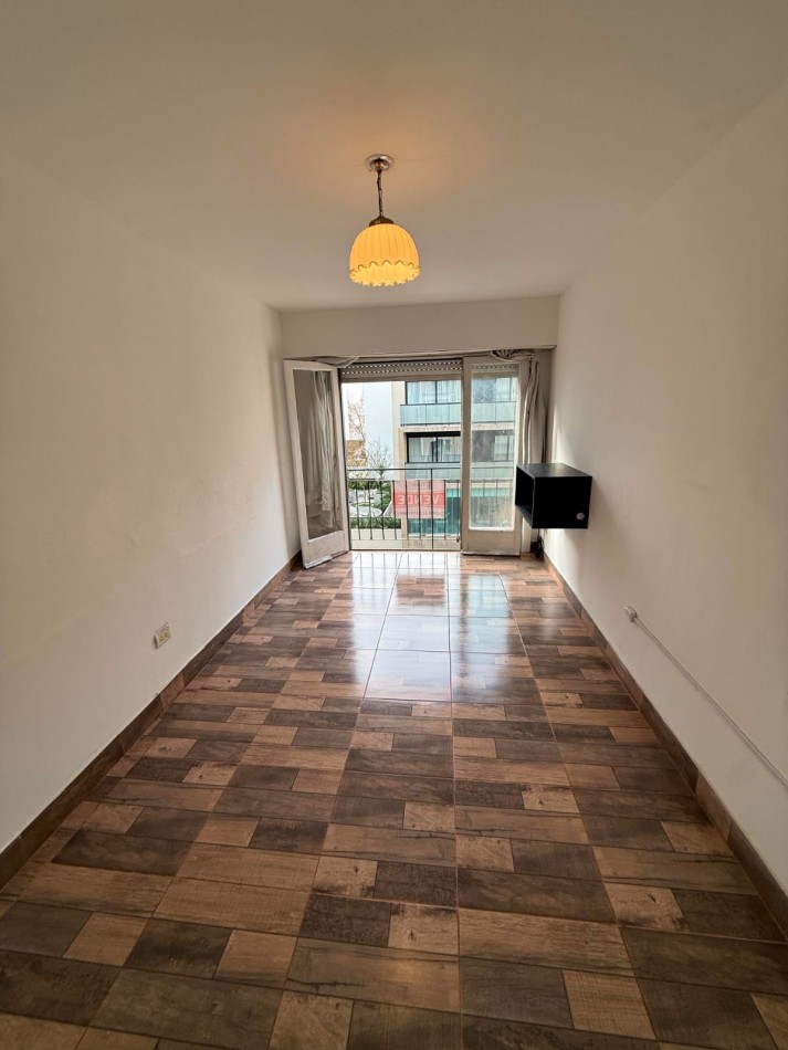 VENTA DEPARTAMENTO MONOAMBIENTE EN ESTADO ORIGINAL A LA CALLE - ZONA ALDREY 