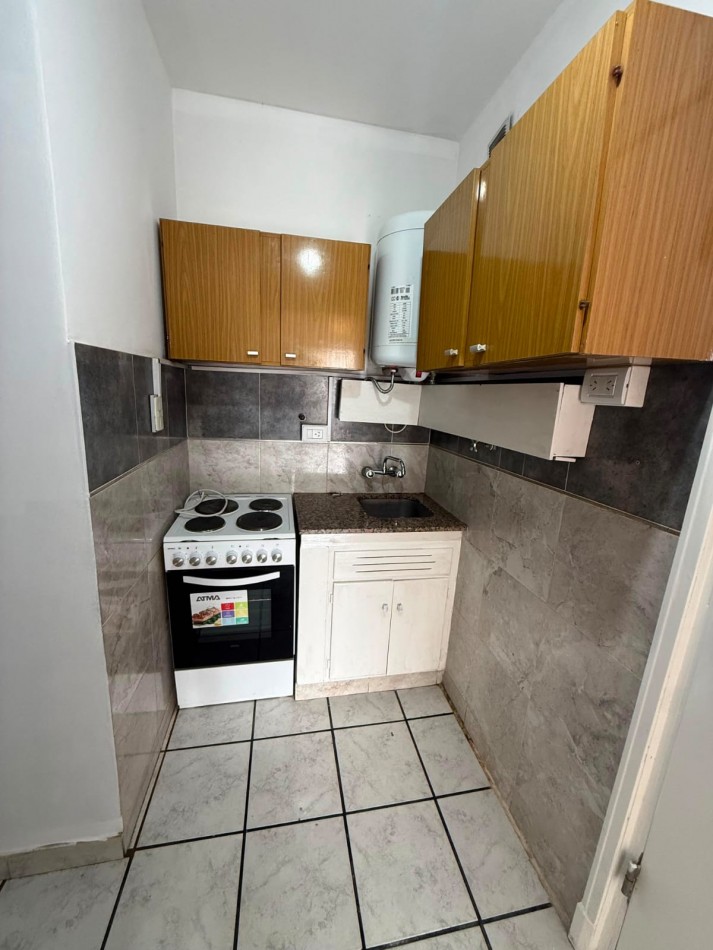 VENTA DEPARTAMENTO MONOAMBIENTE EN ESTADO ORIGINAL A LA CALLE - ZONA ALDREY 