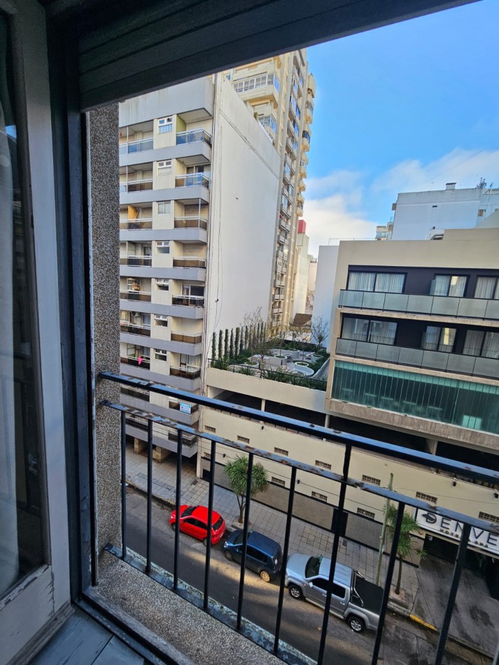 VENTA DEPARTAMENTO MONOAMBIENTE EN ESTADO ORIGINAL A LA CALLE - ZONA ALDREY 