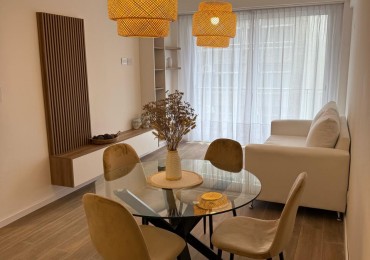 EN VENTA TRES AMBIENTES A LA CALLE CON BALCON CORRIDO - plaza Colon -