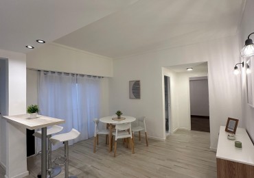 VENTA 2 AMBIENTES LATERAL - PLAZA COLON-