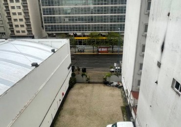 AMBIENTE AL CONTRAFRENTE CON BALCON 